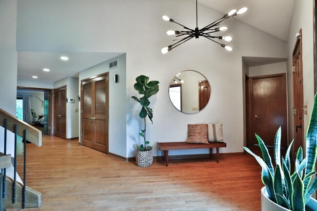 Building Photo - 668 Eagle Ridge