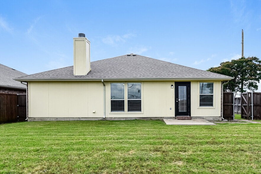 Building Photo - 600 Preston Dr