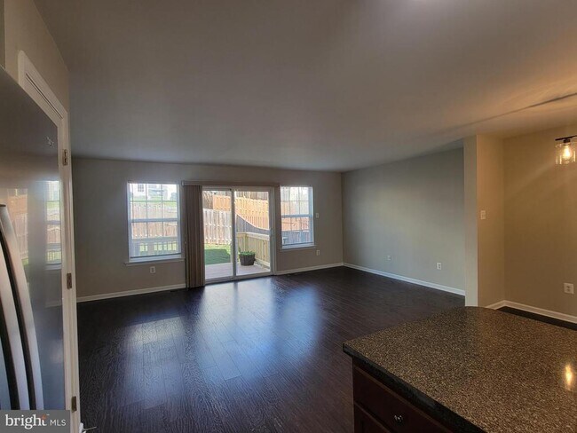 Building Photo - 216 Monticello Square