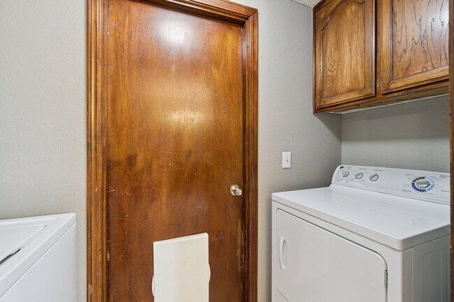 Building Photo - 1205 Swan Lake Rd