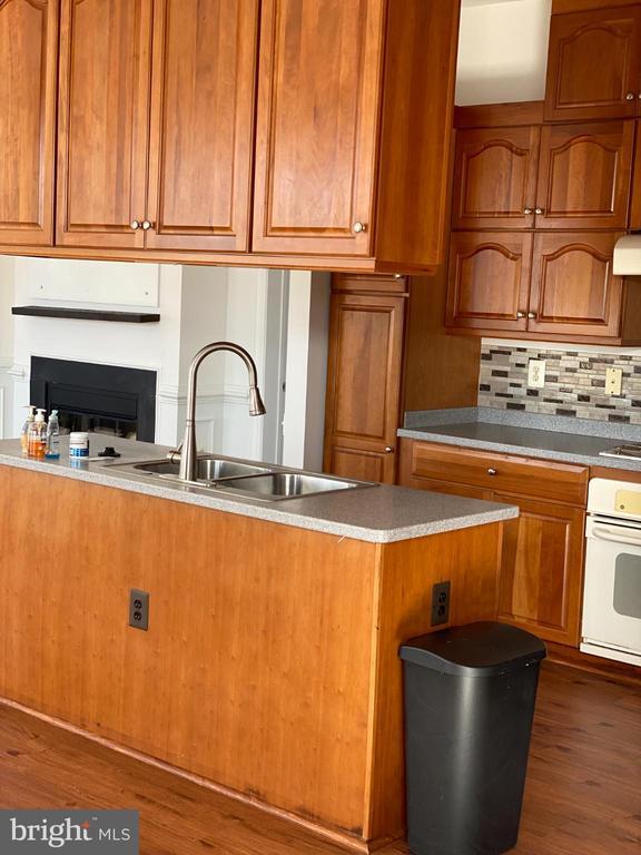 Building Photo - 820 Belmont Bay Dr