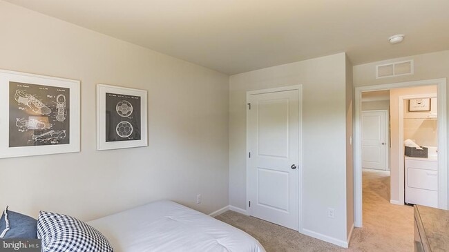 Building Photo - 141 Mazzeo Dr