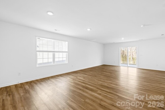 Building Photo - 544 Sand Dunes Dr