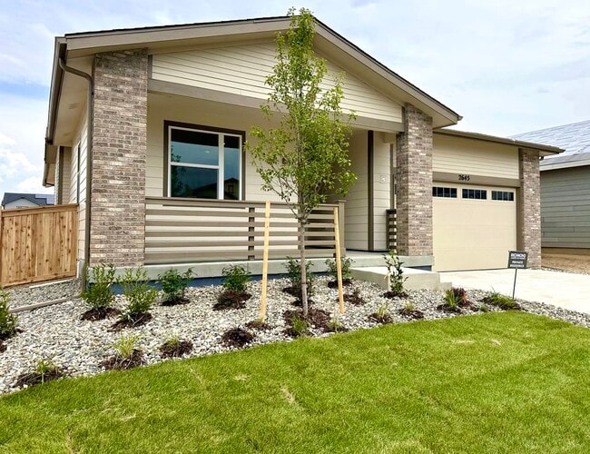 Building Photo - 2645 Sawyer Ln