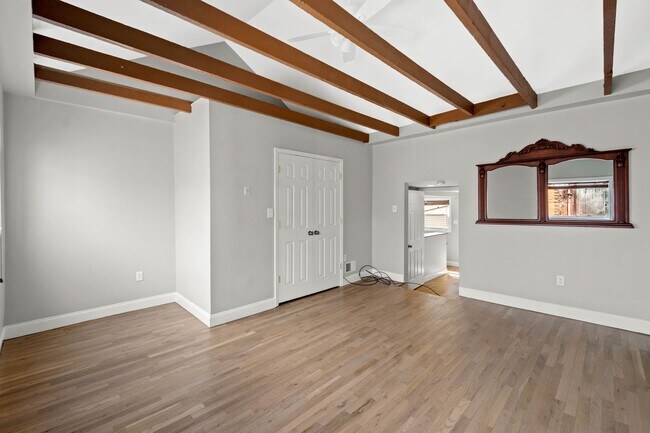 Building Photo - Beautifully Renovated 3 bed, 3 bath Home in the Southside Flats