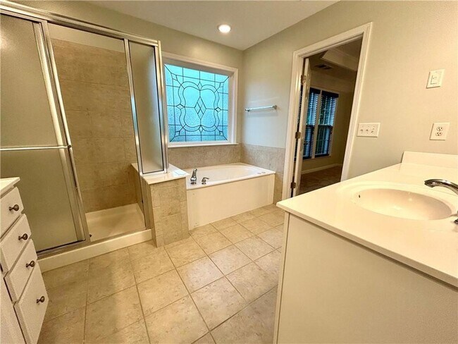 Building Photo - 4692 Wehunt Commons Dr