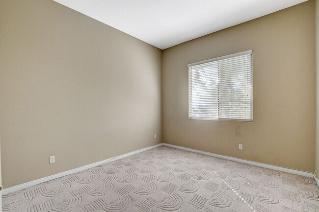 Building Photo - 5 BDR/ 4.5 BTH, Triple Master Home including pool & spa!