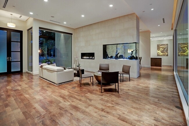 Building Photo - 721 E Creekside Dr