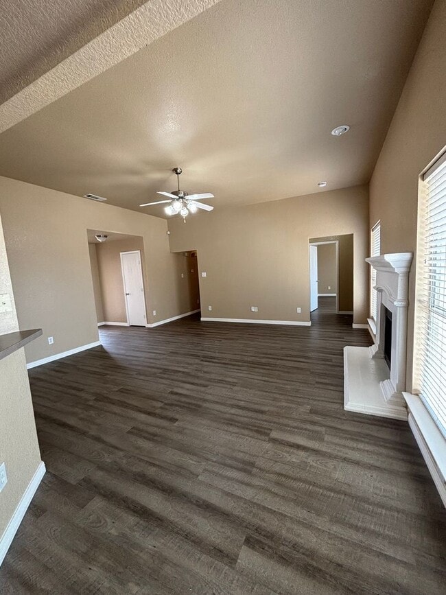 Building Photo - 525 Bretts Way