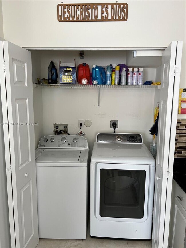 Building Photo - 803 SW 118th Ave