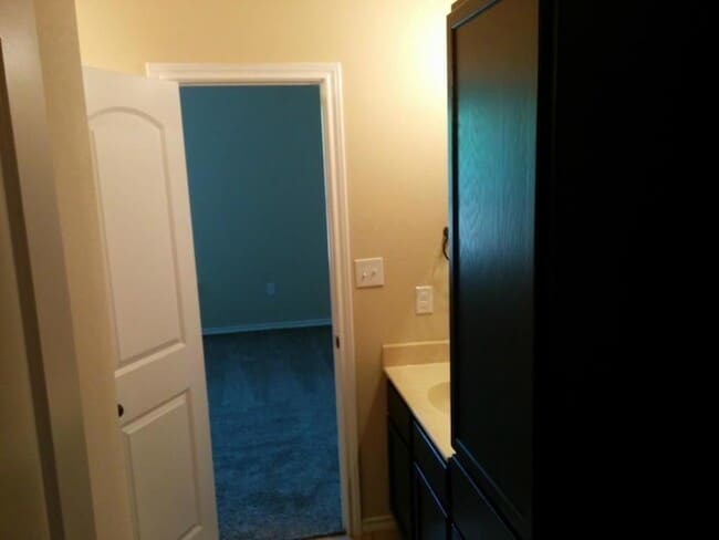 Building Photo - 155 Creekside Villa Dr