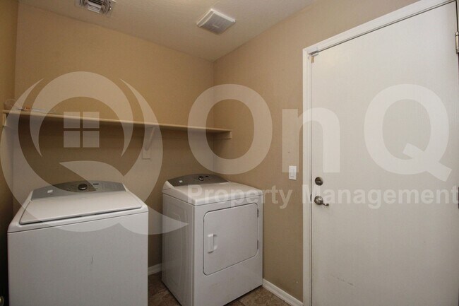 Building Photo - 5513 S 27th Dr