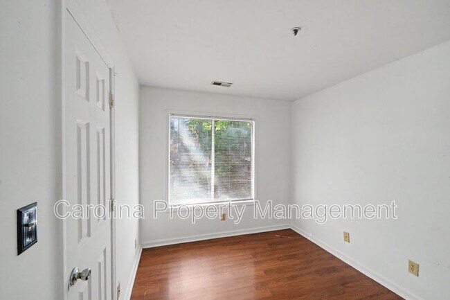 Building Photo - 9535 University Terrace Dr