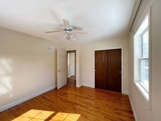 Building Photo - SEE IT NOW: Beautiful 3BR Home with Finished Basement, 2-Car Garage & Spacious Backyard in Lenexa!