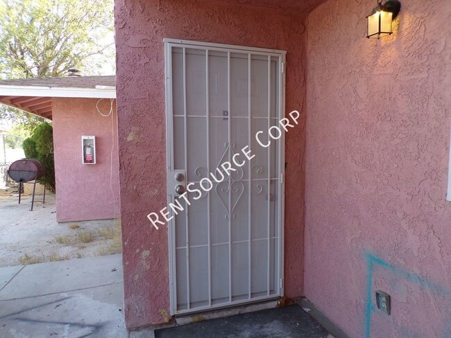 Building Photo - 2 Bedroom 2 Bath Condo for Rent in Barstow