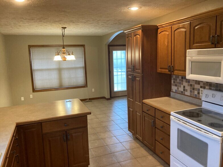 Building Photo - 502 Pepper Hill Dr