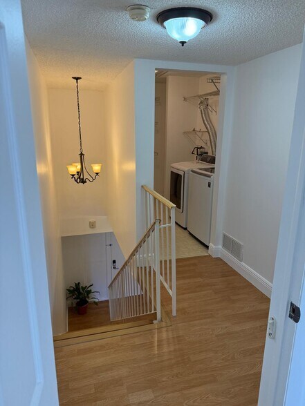 Upstairs landing - 9365 Fontainebleau Blvd