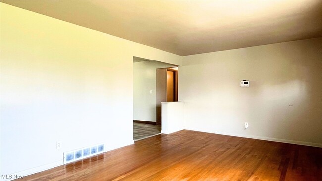 Building Photo - 6036 Tam O Shanter Dr