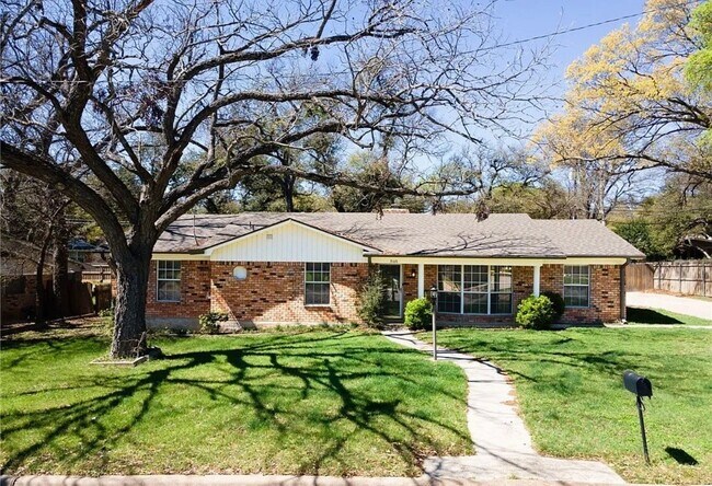 Building Photo - 3106 Hickory Rd