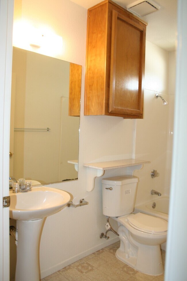 Building Photo - 8600 White Rock Dr