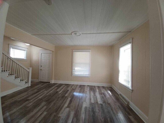 Building Photo - 2 Bedroom House for Rent - North of Swedish American Hospital