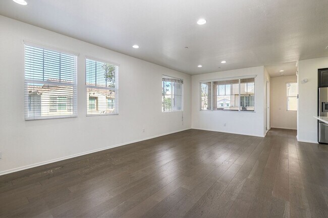 Building Photo - 3 bedroom and 4 bath home available in Otay Mesa