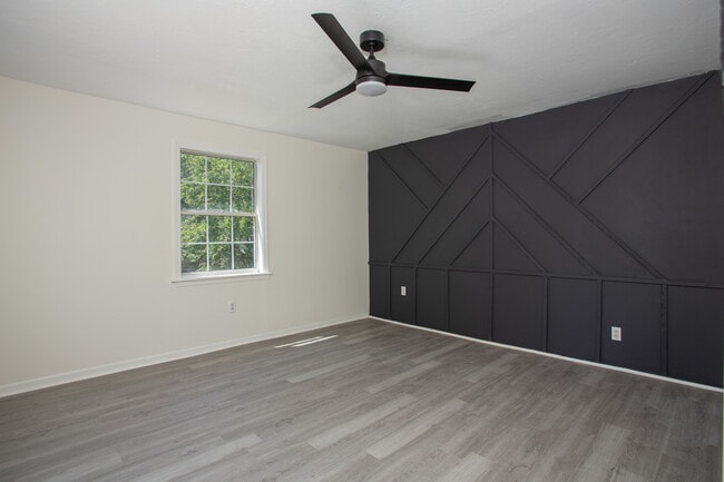 Building Photo - 419 Pine Ln
