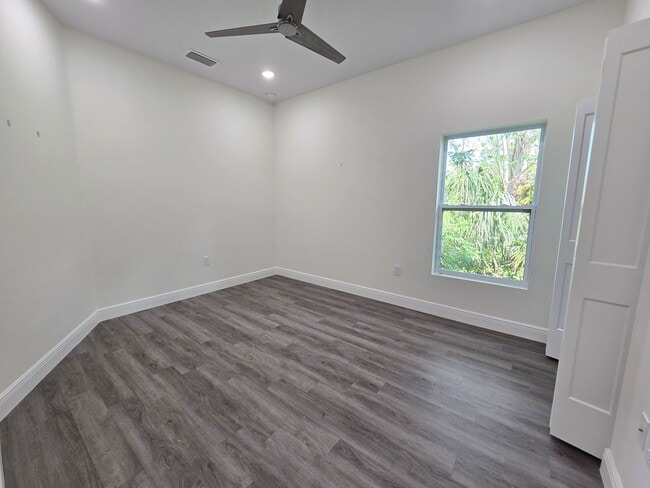Building Photo - Charming 3-Bedroom, 2-Bath Home in Sarasota ~ Near Legacy Trail