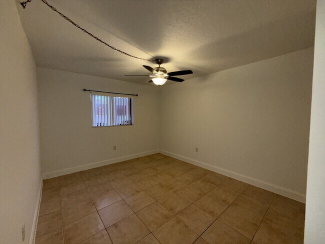 Building Photo - 2 bedroom, 2 bathroom in College Pines!