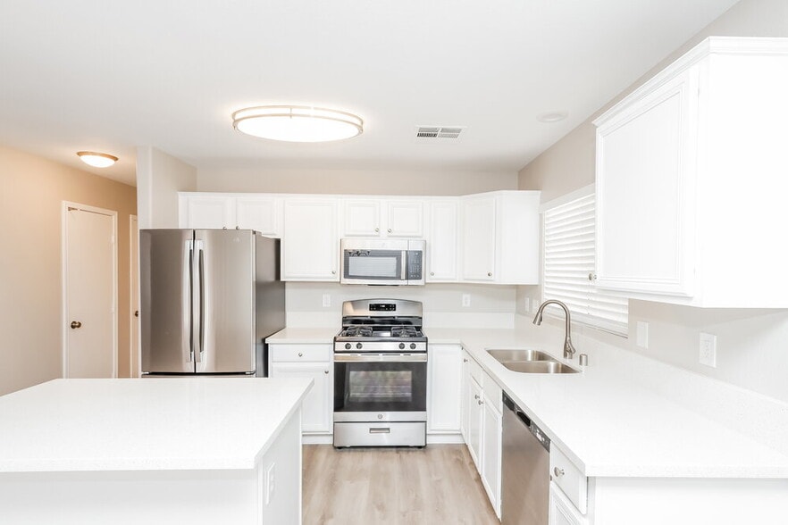 Building Photo - 5224 Mineral Lake Dr