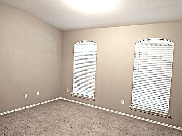 Building Photo - 2412 Hallie Ln