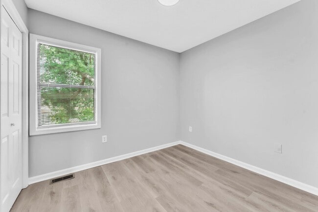 Building Photo - *NEWLY RENOVATED* 2 Bedroom Townhouse in D...