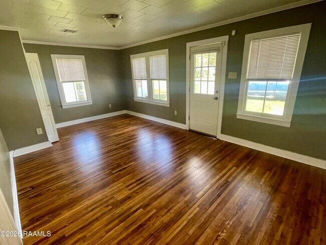 Building Photo - 135 Oswald St