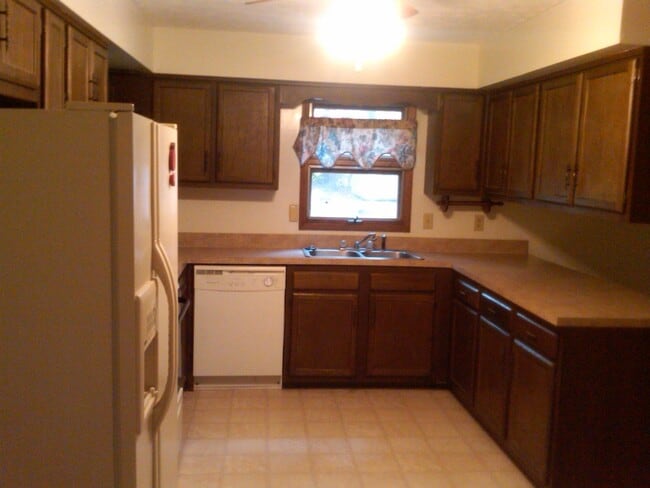 Building Photo - 4852 Rosewell Dr