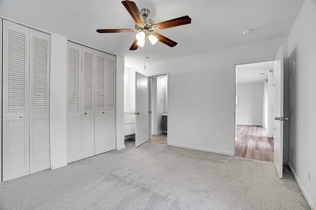 Building Photo - $2,145.95 with $300 Off the first month's rent, 2 Beds - 1 Bath, Townhouse in Greenwood Village w...