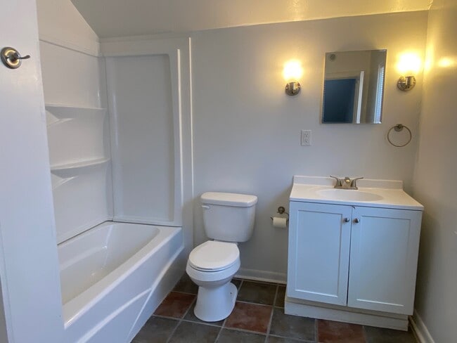 Full Bath (upstairs) - 1223 Reed Ave