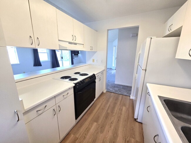 Building Photo - 2br/2bath Home with Garage in Waikele
