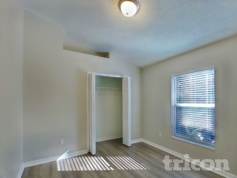 Building Photo - 545 Randon Terrace