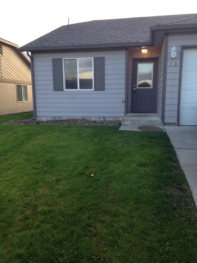 Building Photo - Pross6