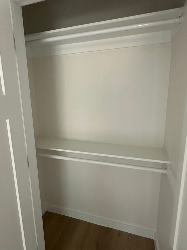 Building Photo - 207 Cherry Ave