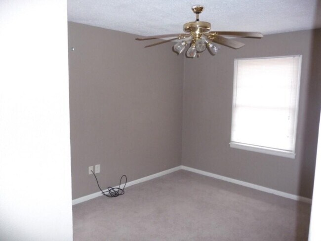 Building Photo - 4303 NW Ridgecrest Dr