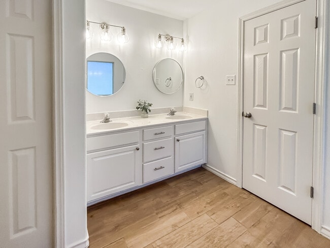 Building Photo - 2418 Mystic Star Dr
