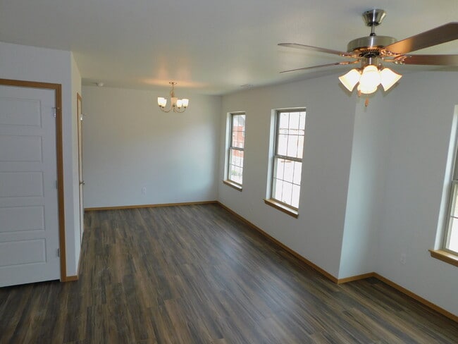 Building Photo - Charming 2-Bedroom Townhouse Retreat with 2.5 Baths in Fayetteville’s Rolling Woods - 1252 Sq Ft ...