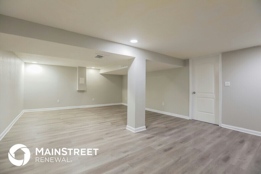 Building Photo - 7102 N Baltimore Ave