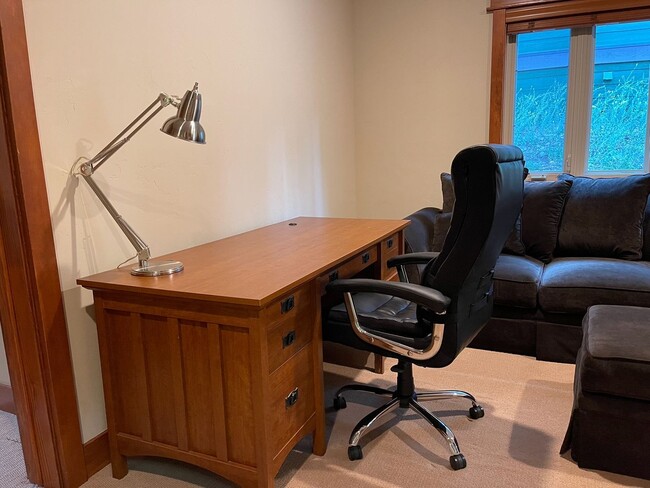 Building Photo - Luxury Mountain Residence — Premier 6-Month Winter Lease Near Canyon Lodge