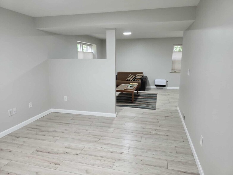 Building Photo - 68 Gatsby Dr