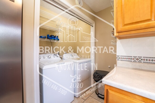 Building Photo - 815 Julianne Dr
