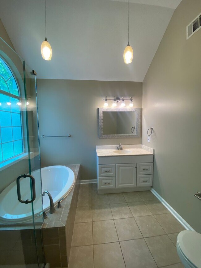 Building Photo - 1112 Panola Cir