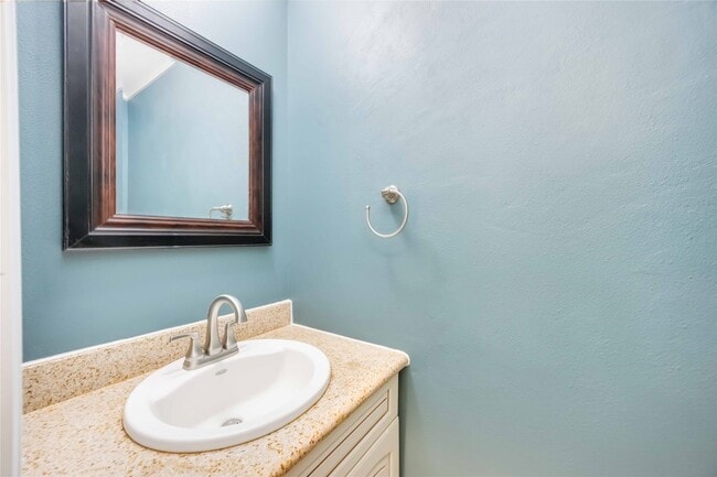 Building Photo - 11 Alden Glen Ct