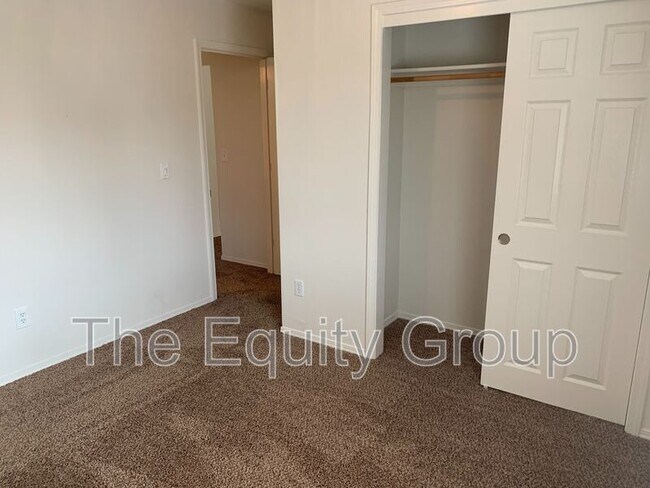 Building Photo - 4233 W Walnut Ave